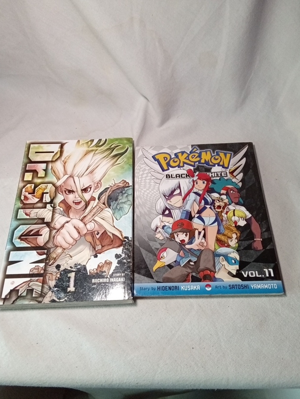Pokemon Black & White Vol.11 / Dr.Stone Vol 1